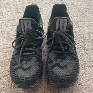Feethit sneakers, size 7